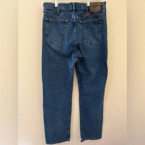 Wrangler Men’s Straight Leg Relaxed Fit Jeans 34X32 - Picture 2 of 4